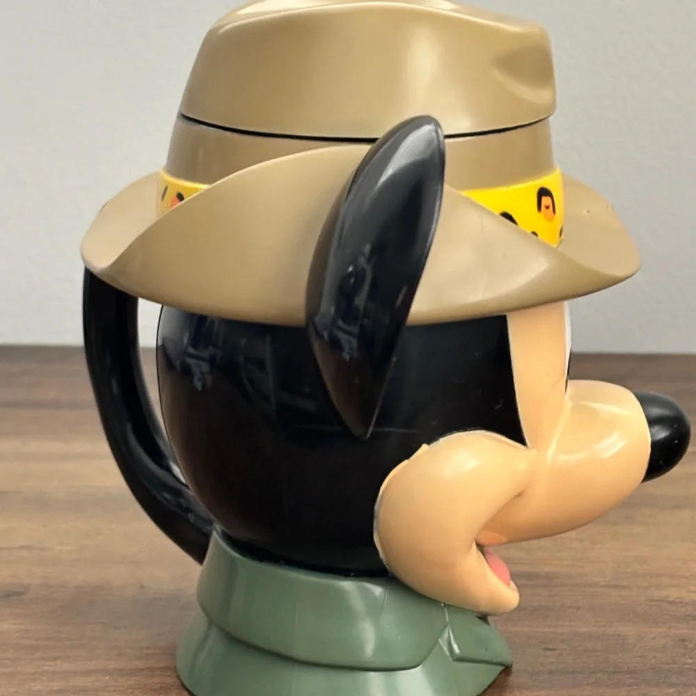 Disney  on Ice MICKEY MOUSE Safari Hat Souvenir Plastic Mug Cups Handle Flip Lid